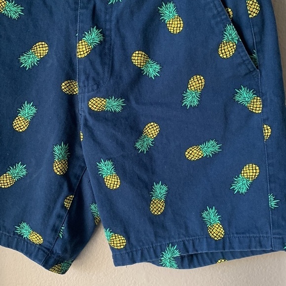 FOREVER 21 Men’s Pineapple Bermuda Shorts - Picture 4 of 6